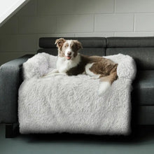 Lade das Bild in den Galerie-Viewer, MrFluffyFriend™ - Flauschiger Sofa Bezug für Haustiere